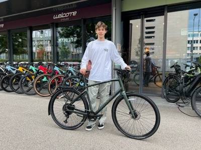 Happy Road/Gravel customer
