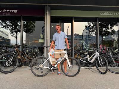 Happy Road/Gravel customer
