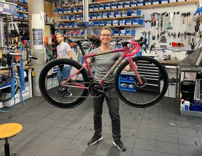 Happy Road/Gravel customer