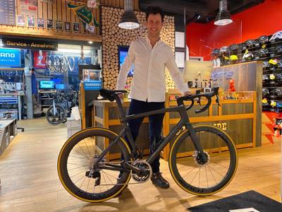 Happy Road/Gravel customer