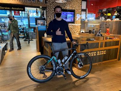 Happy Road/Gravel customer