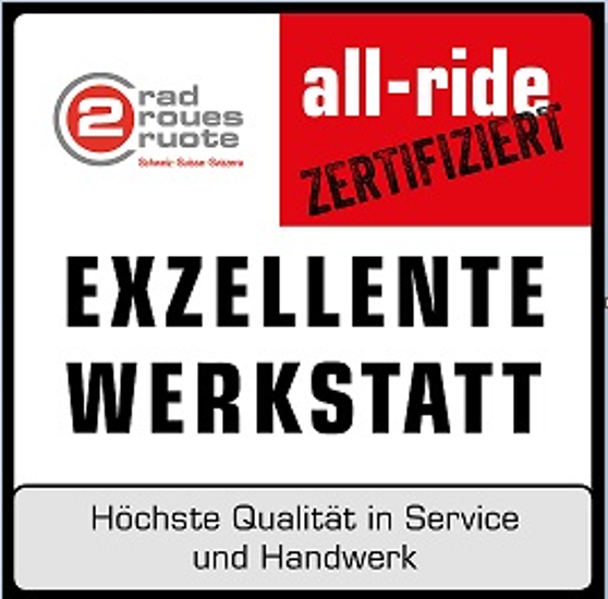 Am 22.1.2026 hatten wir in unserem Betrieb bereits die 3. Zertifizierung des Labels "All-Ride" Exzellente Werkstatt welche wir mit der Note 5.7 abgeschlossen haben. Was heisst das für unsere Kunden: Ein all-ride Service geht weit über eine normale Fahrrad-Inspektion hinaus.
Das Fahrrad wird gründlich nach einer einheitlichen Liste durchgecheckt und auf Verschleiss sowie eventuelle Mängel überprüft.
Mehr als 72 Minuten qualifizierte Wartungsarbeit mit mehr als 100 Arbeitsschritten nach modernen Standards.