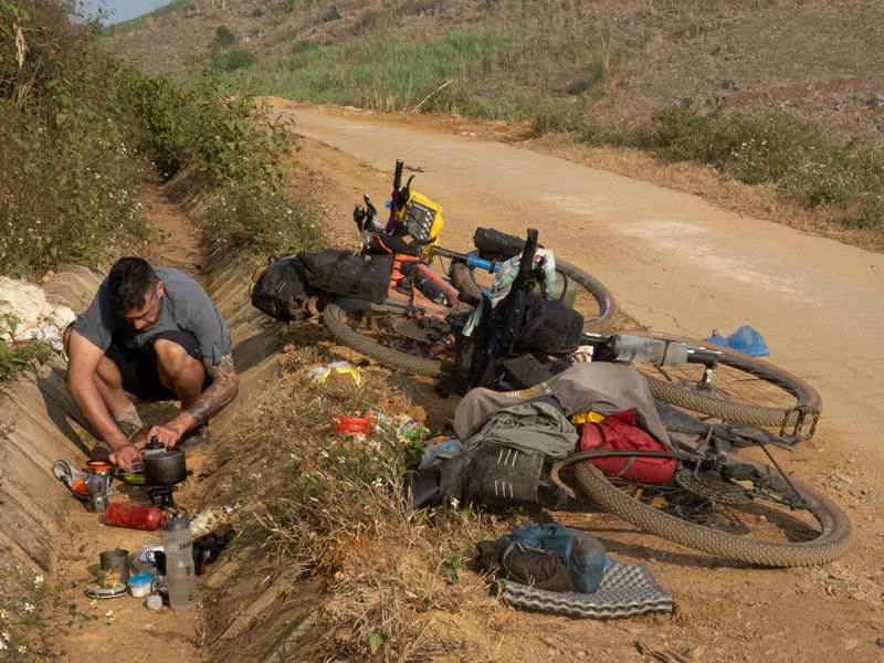 Riding Through the Mist – A 2.5 Month Bikepacking Journey Across Southeast Asia with Adrian and Sandro - Bild 12